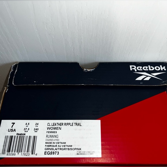 Women’s Reebok Shoes - Picture 8 of 8